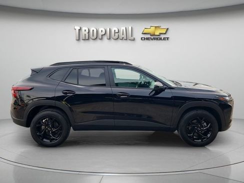 New 2026 Chevrolet Trax LT w/ Midnight Edition FWD image 6