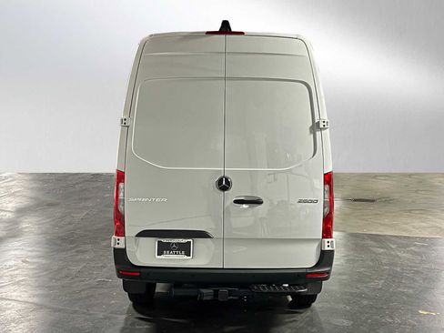 Used 2025 Mercedes-Benz Sprinter 2500 image 4