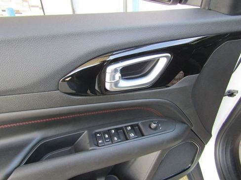 Used 2024 Jeep Compass Trailhawk AWD/4WD image 18