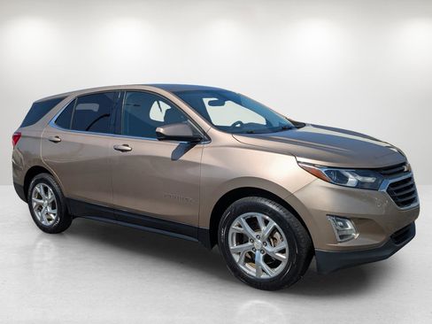 Used 2018 Chevrolet Equinox LT image 3