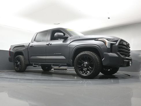 Used 2025 Toyota Tundra SR5 w/ SR5 Premium Package AWD/4WD image 24