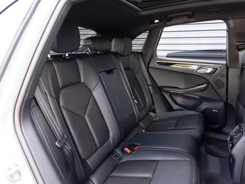 Certified 2026 Porsche Macan AWD/4WD image 30