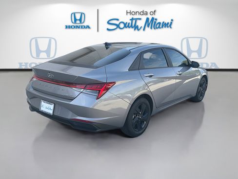 Used 2023 Hyundai Elantra Blue image 7