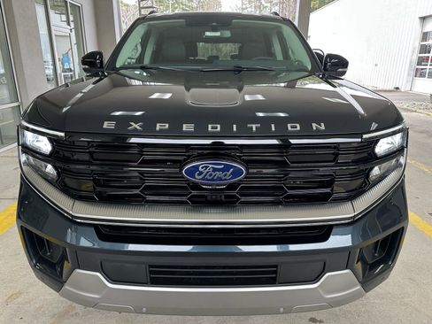 New 2026 Ford Expedition Platinum image 8