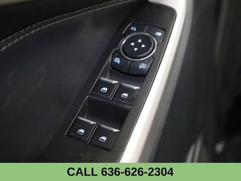 Used 2023 Ford Explorer Limited image 17