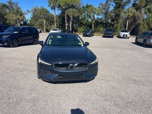 Used 2020 Volvo S60 T5 Momentum image 2