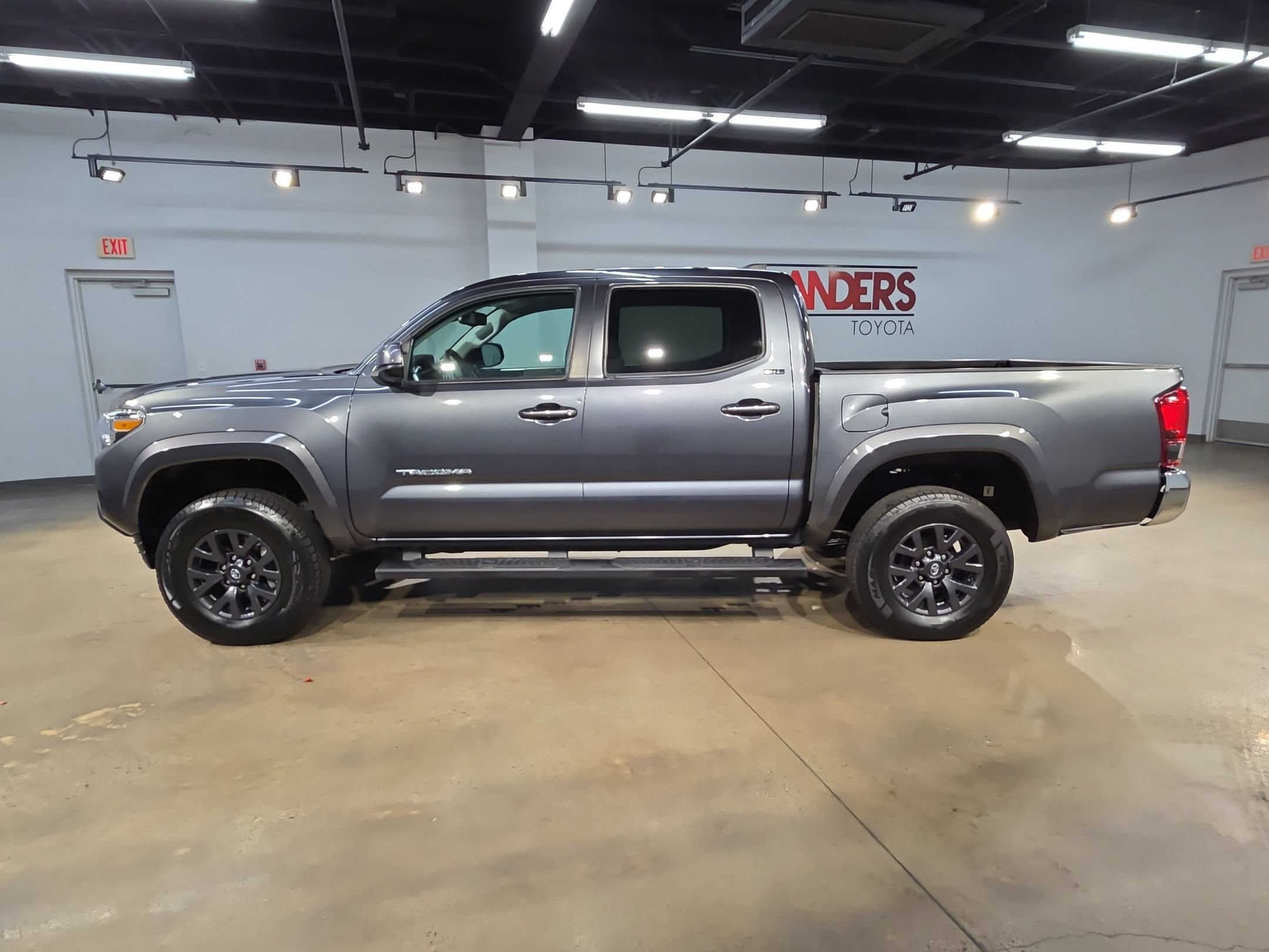 Used 2023 Toyota Tacoma SR5 RWD image 4