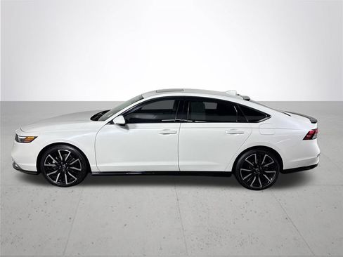 Used 2025 Honda Accord Touring image 9
