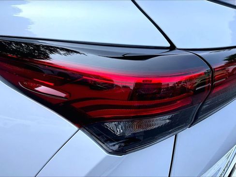 Used 2023 Toyota Highlander Platinum AWD/4WD image 27