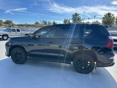 Used 2022 Lexus GX 460 Premium w/ Accessory Package image 7