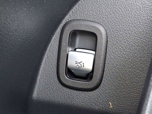 Used 2026 Mercedes-Benz GLC 300 4MATIC image 24