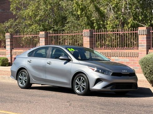 Used 2024 Kia Forte LXS FWD image 8