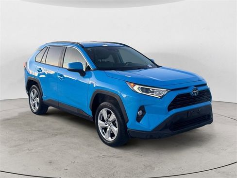 Used 2021 Toyota RAV4 XLE Premium image 7