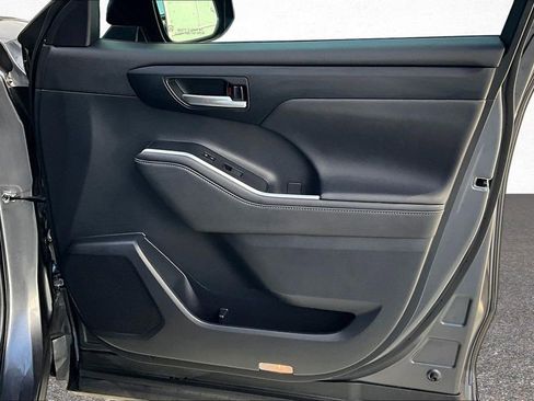 Used 2023 Toyota Highlander XSE image 29