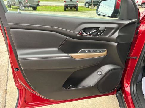 Used 2023 GMC Acadia SLE w/ Driver Convenience Package image 7