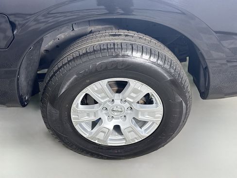 Used 2017 Nissan Titan SV image 36