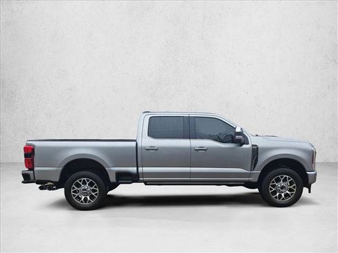 Used 2024 Ford F250 Platinum w/ FX4 Off-Road Package image 4