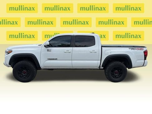 Used 2019 Toyota Tacoma TRD Off-Road w/ Technology Package AWD/4WD image 6