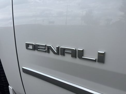 Used 2017 GMC Yukon XL Denali w/ Open Road Package AWD/4WD image 7