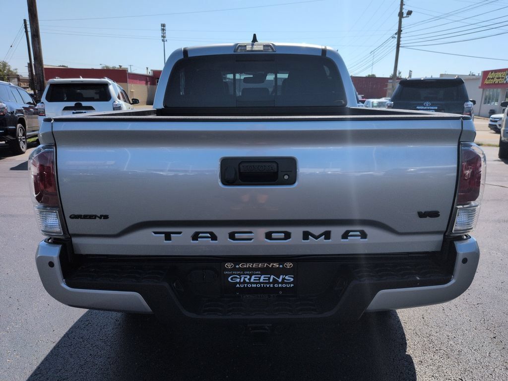 Used 2023 Toyota Tacoma TRD Off-Road w/ TRD Premium Off Road Package AWD/4WD image 4
