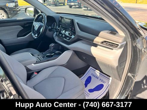 Used 2020 Toyota Highlander LE AWD/4WD image 13