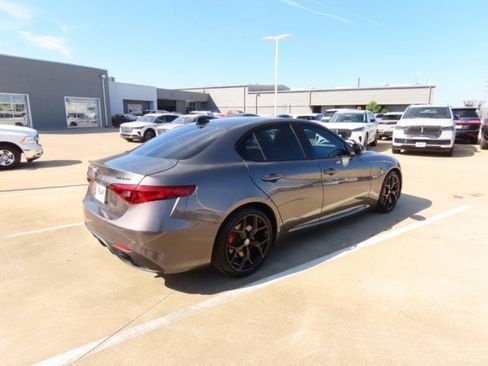Used 2020 Alfa Romeo Giulia Sport w/ Quick Order Package 22K Sport image 9