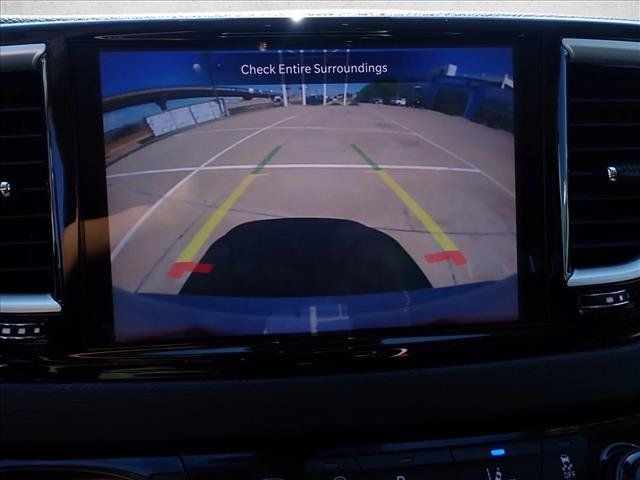 Used 2024 Chrysler Pacifica Touring-L FWD image 27