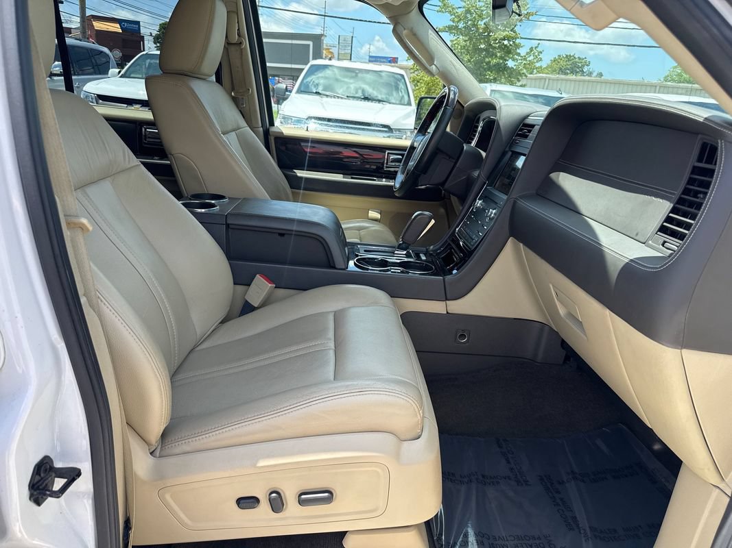 Used 2017 Lincoln Navigator Reserve AWD/4WD image 20