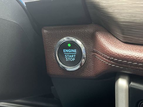 Used 2024 Ford Expedition Limited image 23