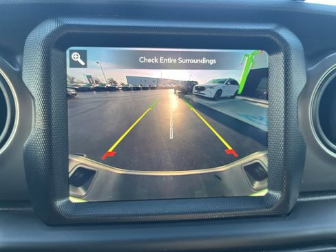 Used 2023 Jeep Gladiator Sport image 14