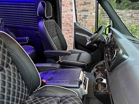Used 2024 Mercedes-Benz Sprinter 3500 image 19