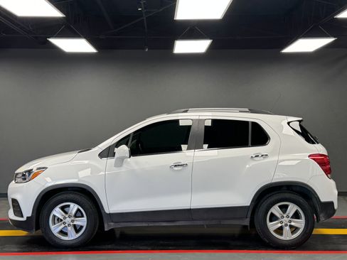 Used 2020 Chevrolet Trax LT w/ Driver Confidence Package image 3