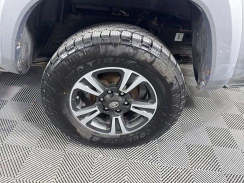 Used 2019 Toyota Tacoma TRD Sport image 11