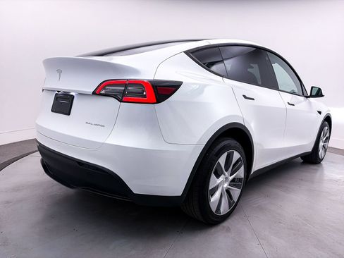Used 2023 Tesla Model Y Long Range image 15