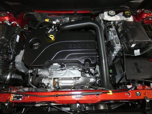 Used 2024 GMC Terrain SLE image 25