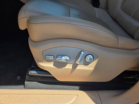 Used 2023 Porsche Macan Turbo AWD/4WD image 17