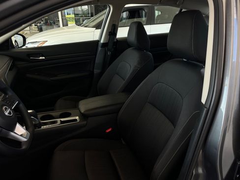 Used 2025 Nissan Altima 2.5 SV FWD image 37