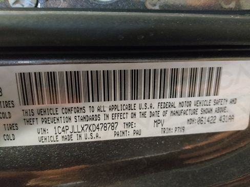 Used 2019 Jeep Cherokee Latitude Plus w/ Comfort/Convenience Group image 33