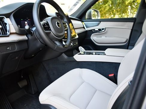 New 2026 Volvo XC90 B6 Plus w/ Protection Package Premier image 14