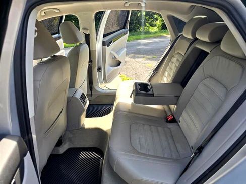 Used 2014 Volkswagen Passat TDI SEL Premium image 8