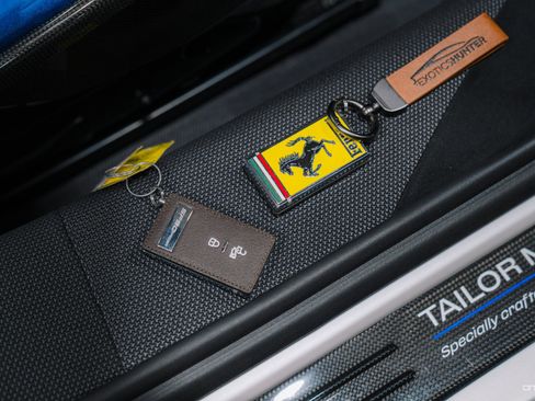 Used 2022 Ferrari SF90 Spider image 21