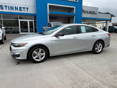 Used 2020 Chevrolet Malibu LS FWD image 2