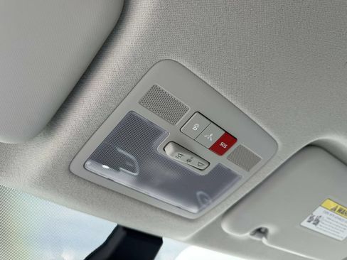 Certified 2023 Hyundai Venue Limited FWD image 32