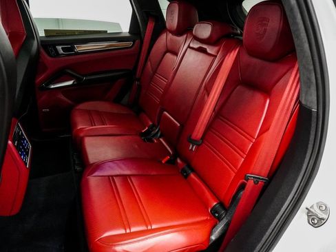 Used 2021 Porsche Cayenne Turbo image 23