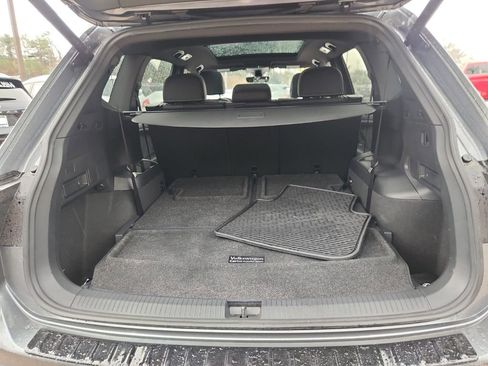Used 2022 Volkswagen Tiguan SE R-Line image 17