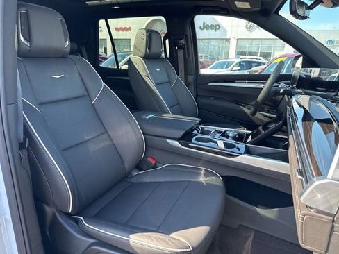 Certified 2026 Cadillac Escalade Luxury w/ LPO, Radiant Package AWD/4WD image 30