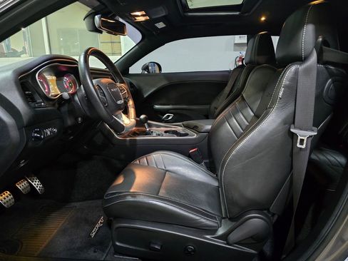 Used 2016 Dodge Challenger SRT w/ Technology Group image 24