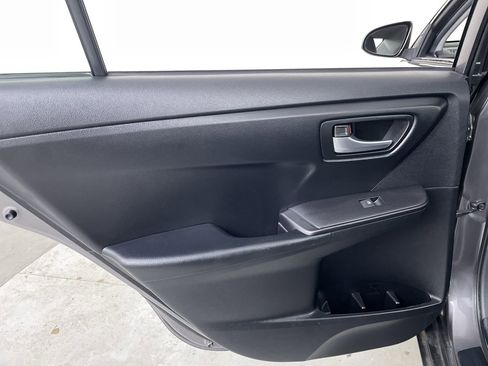 Used 2015 Toyota Camry SE image 18