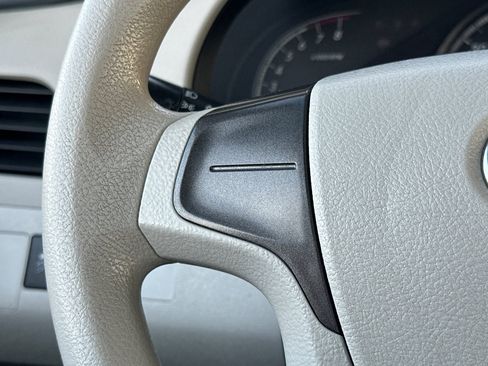 Used 2014 Toyota Sienna L image 28