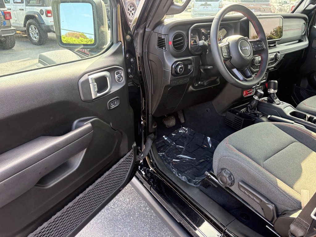 Used 2024 Jeep Wrangler Unlimited Rubicon w/ Convenience Group AWD/4WD image 24